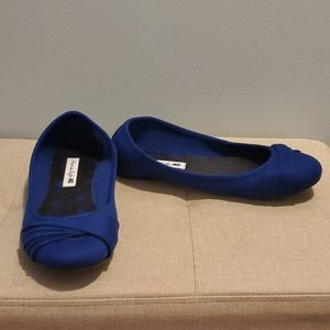 size 8, royal blue flats